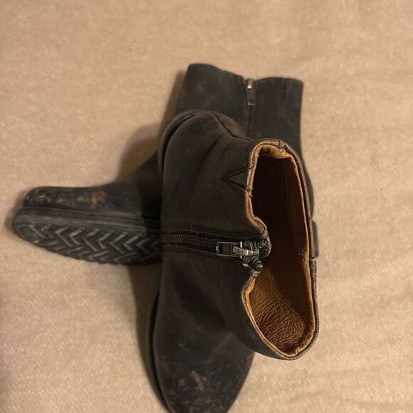 Frye Veronica Inside Zip Boots, Black Distressed Leather 7 $278 - Picture 5 of 8